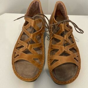 NEW! NEVER WORN! NAOT Yarrow Oily Dune Nubuk Sandal - Size 39